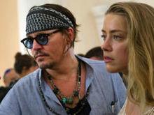 Amber Heard entra com pedido de divórcio de Johnny Depp