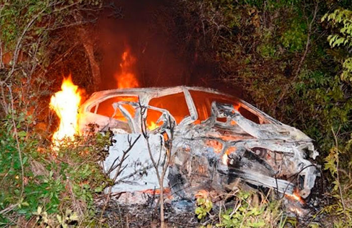 Veículo Onix pegou fogo após o forte impacto