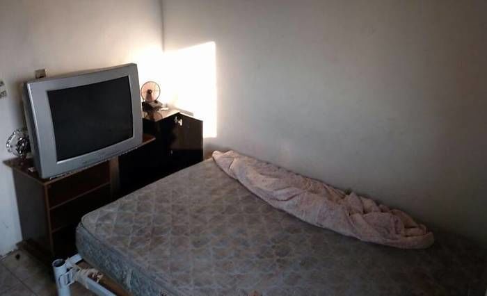 Cama onde jovem foi estuprada (Crédito: Reprodução)