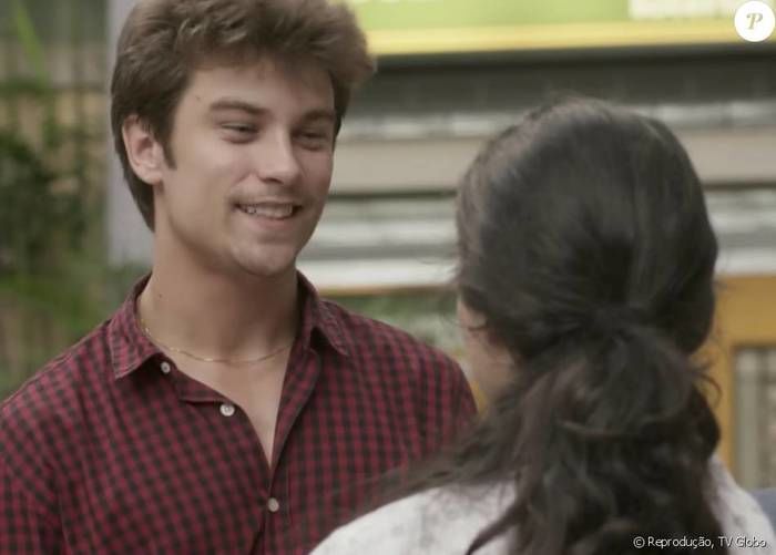 Raphael Sander na pele de Charles, de "Totalmente Demais"