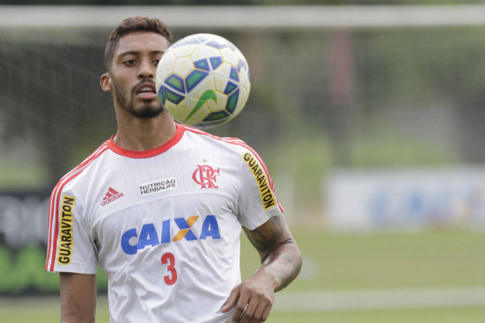 Zagueiro César Martins