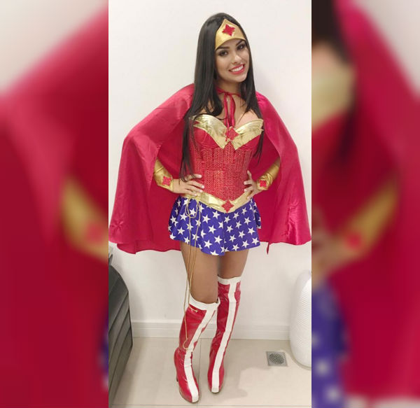 Ex-BBB Munik vira Mulher Maravilha em aniversário de Ronan (Crédito: Reprodução)