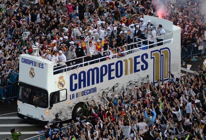 Real volta para Madri e faz festa com torcida na Praça Cibeles (Crédito: Reprodução)