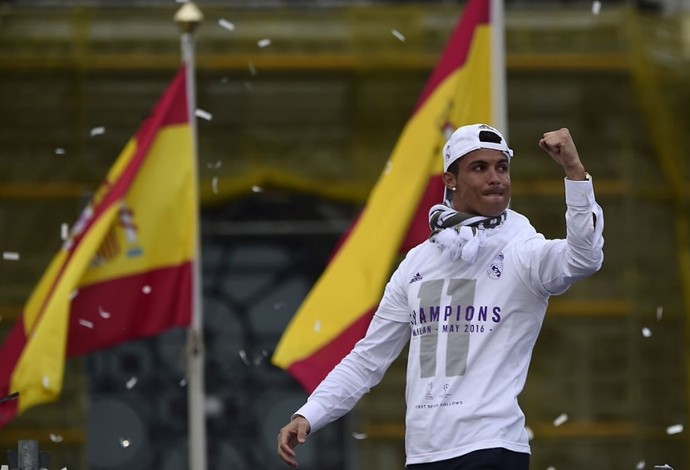 Real volta para Madri e faz festa com torcida na Praça Cibeles (Crédito: Reprodução)