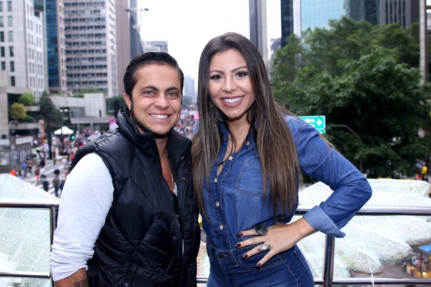 Thammy Miranda ao lado da namorada Andressa Ferreira