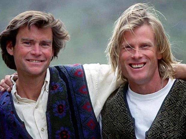 Imagem sem data mostra os alpinistas americanos Alex Lowe e Conrad Anker (Crédito: Chris Noble)
