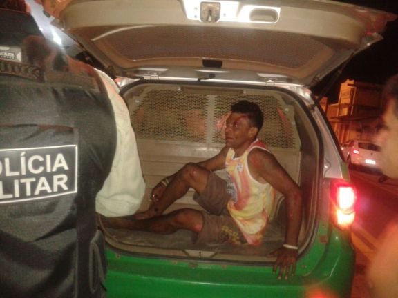O condutor da moto foi detido