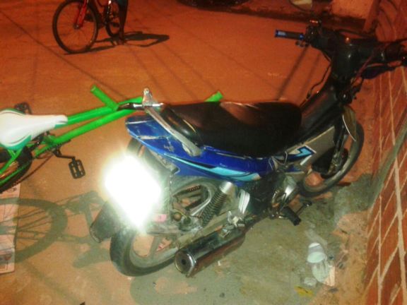 Moto e bicicleta envolvida no acidente na cidade de Luis Correia