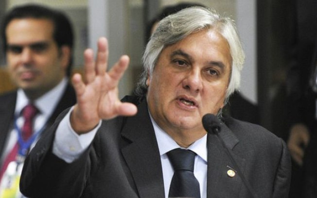 Adiamento da votação dará tempo à defesa de Delcídio