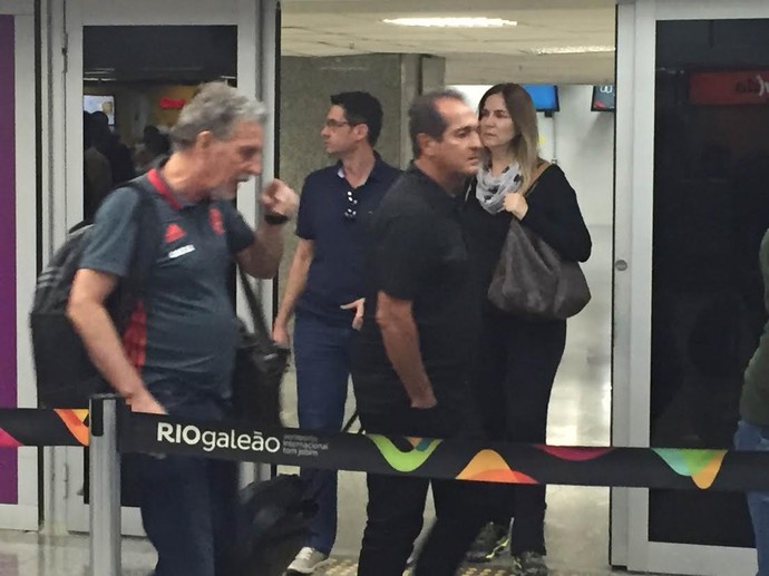 Após derrota, Flamengo desembarca no Rio com segurança reforçada (Crédito: Reprodução)