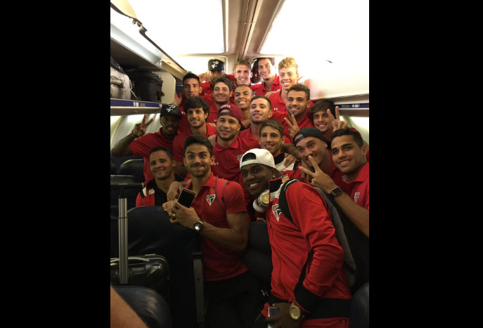 Jogadores do Tricolor postam foto na rede social