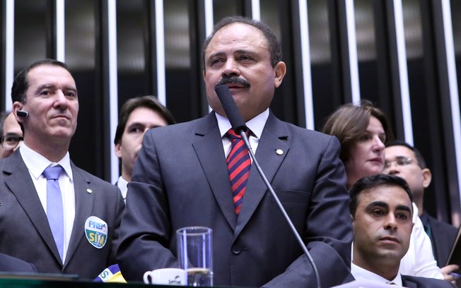Antes vice, Waldir Maranhão assumiu cargo de presidente da Casa