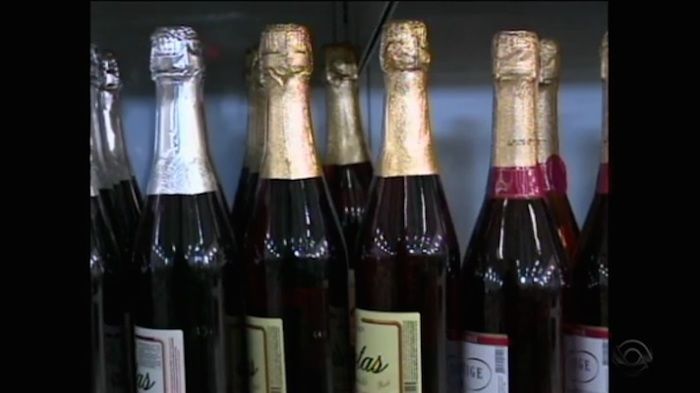 Champanhe foi solicitado em edital (Crédito: Reprodução)