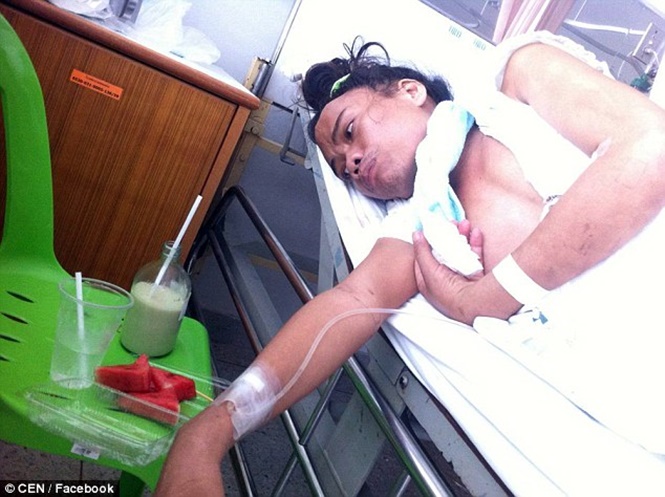 Travesti amputar pênis para se livrar de câncer (Crédito: Reprodução)