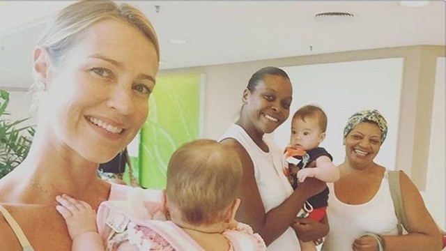 Luana posa com filhos e as babás