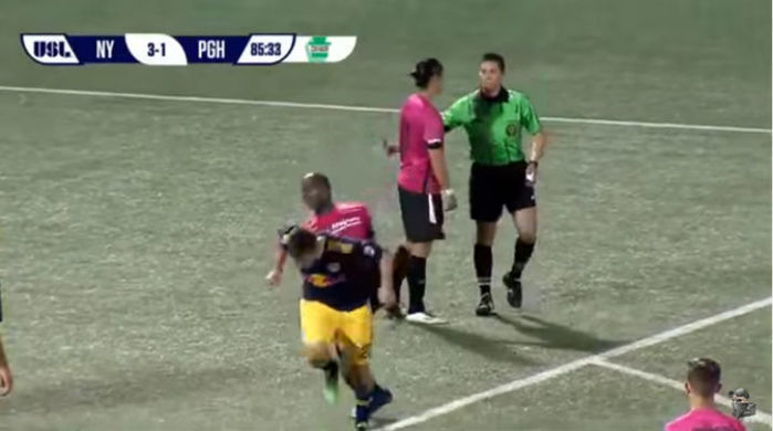 Momento da agressão (Crédito: Reprodução)