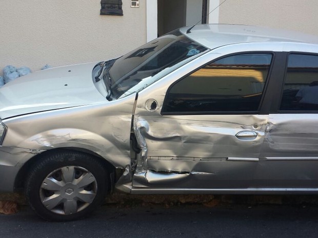 Carro do vizinho de Naldo também foi atingido (Crédito: Divulgação)