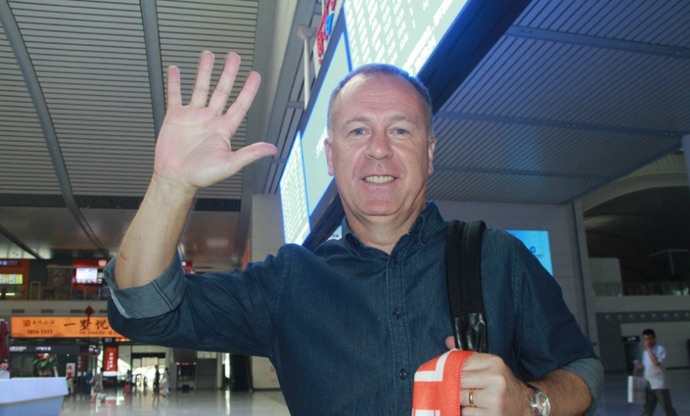 Mano Menezes deixa país com festa (Crédito: Reprodução)