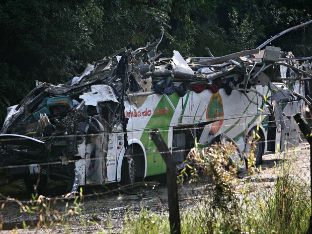 Ônibus capotou na rodovia Mogi-Bertioga p (Crédito: Divulgação)