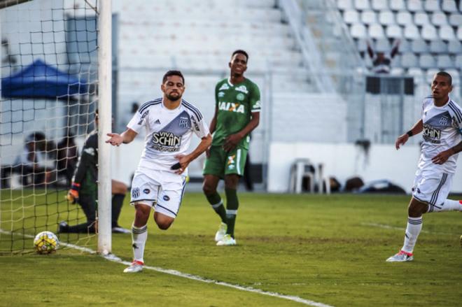 A Ponte Preta tomou as rédeas do jogo logo nos primeiros minutos