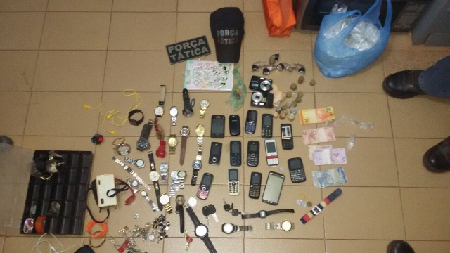 Material apreendido com Mercês Barbosa