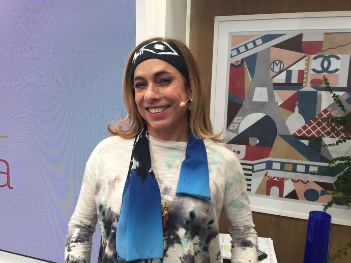 Apresentadora mostrou curativo em programa (Crédito: Reprodução)