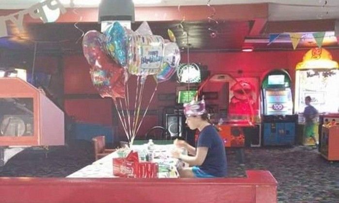 Amigos de jovem autista não foram a sua festa de aniversário