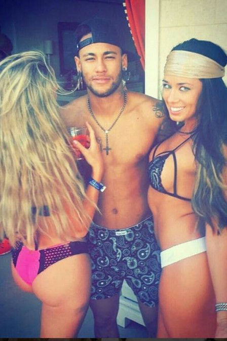 Neymar curte férias com várias beldades em Las Vegas (Crédito: Reprodução)