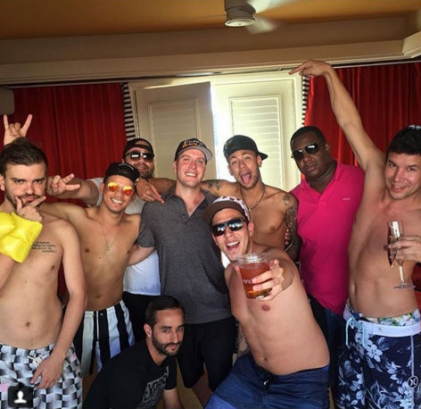 Neymar curte férias com várias beldades em Las Vegas (Crédito: Reprodução)