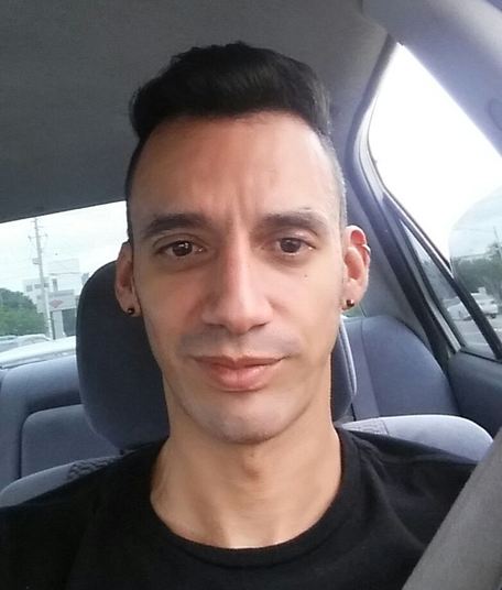 Eric Ivan Ortiz-Rivera tinha 36 anos e era de Dorado, em Porto Rico. Ele mudou para a Flórida para trabalhar na sua carreira e conseguir uma vida melhor. Ele era formado em comunicação e trabalhava com gestão de mercadorias