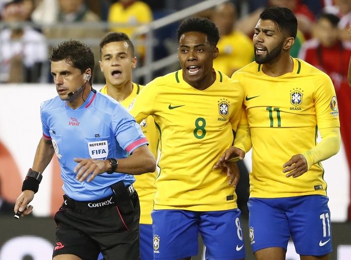 Jogadores brasileiros se revoltam com gol (Crédito: Reprodução)