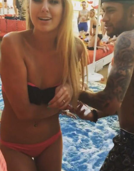 Neymar curte férias com várias beldades em Las Vegas (Crédito: Reprodução)