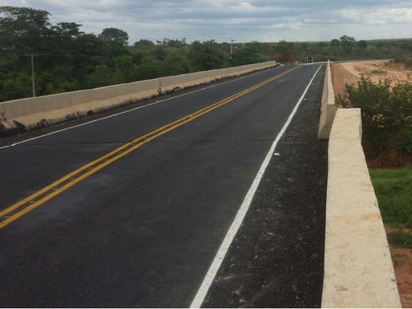 Ponte que liga as cidades de Palmeira do Piauí e Cristino Castro