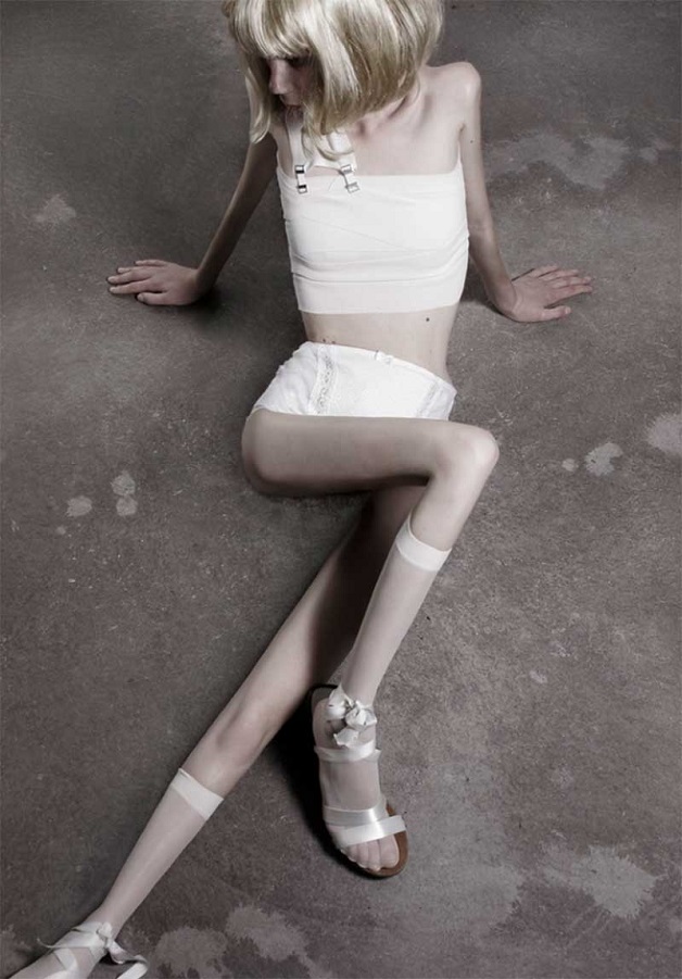 Sessão de fotos sobre anorexia (Crédito: Reprodução)