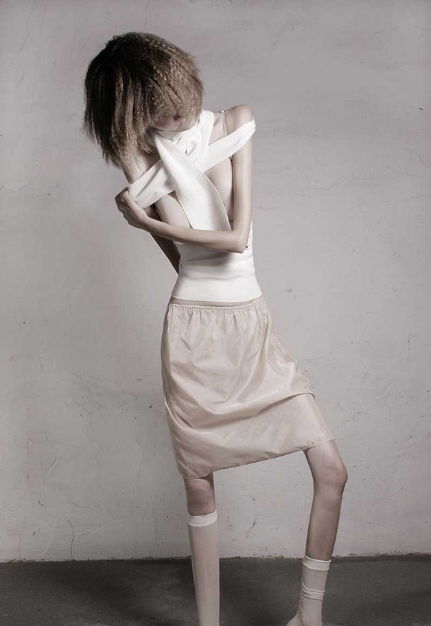 Sessão de fotos sobre anorexia (Crédito: Reprodução)