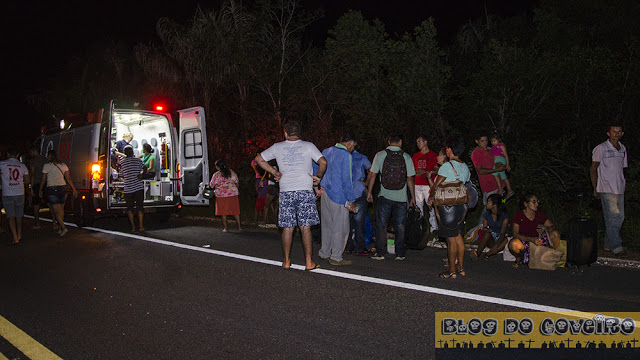 Acidente envolve van que transportava 14 pessoas (Crédito: Reprodução)