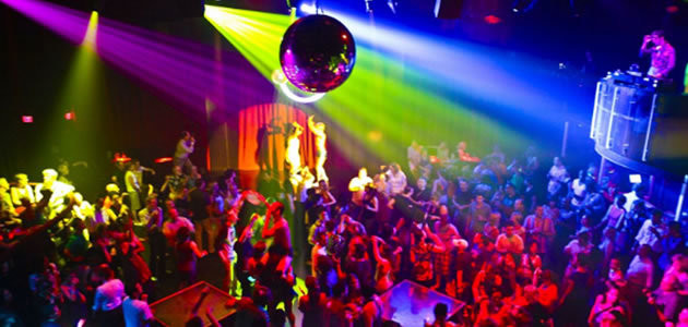 8 coisas que só tem apenas em uma balada gay