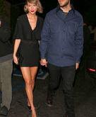 Taylor Swift teria terminado com Calvin Harris por telefone