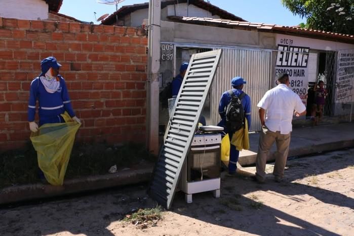 Faxina nos bairros aconteceu neste sábado no Residencial Árvores Verdes