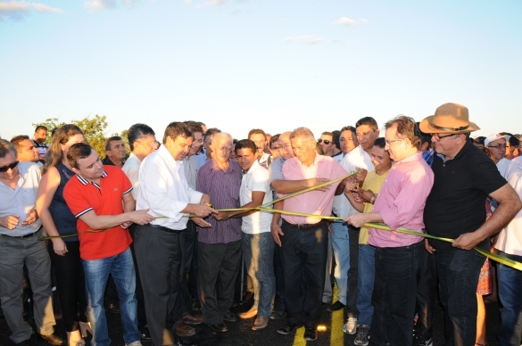 Governador entrega ponte no interior do Piauí