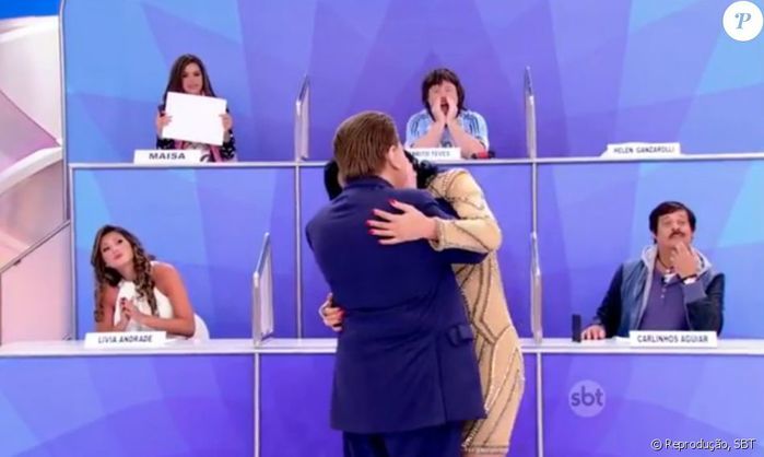 Silvio Santos simula beijo com Helen (Crédito: Reprodução)