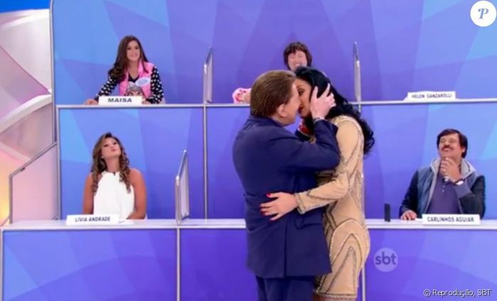 Silvio Santos simula beijo com Helen (Crédito: Reprodução)