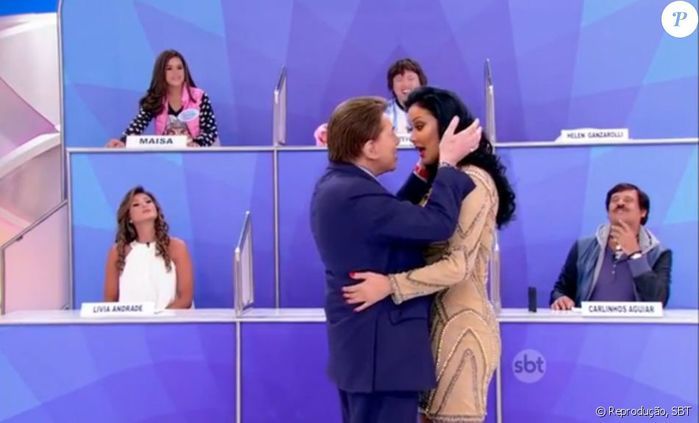 Silvio Santos simula beijo com Helen (Crédito: Reprodução)