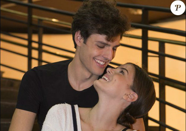 Camila Queiroz e Lucas Cattani