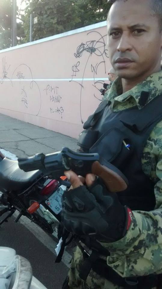 Jovem é preso com arma de fogo e moto roubada no grande Dirceu (Crédito: Reprodução)