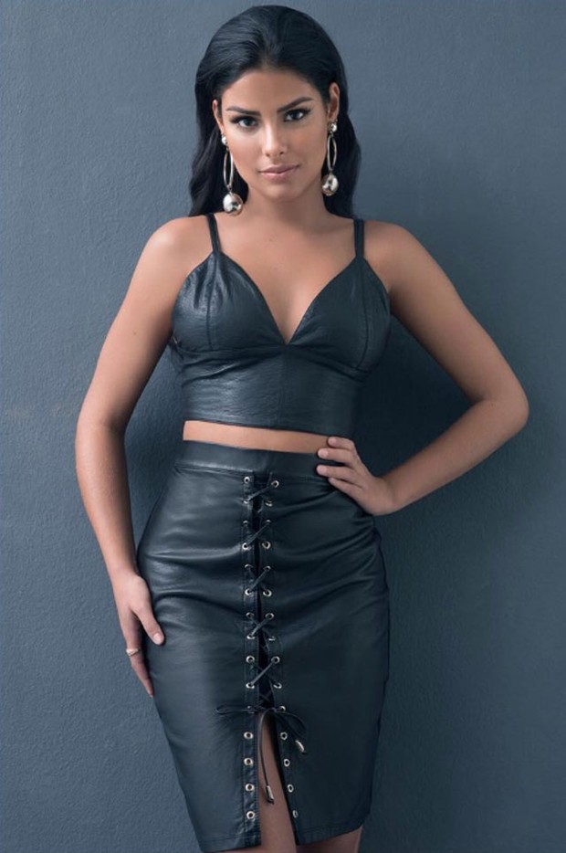 A ex-BBB Munik posa toda poderosa para o fotógrafo Faya (Crédito: Reprodução)