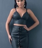 Munik divulga foto de ensaio em que aparece toda poderosa