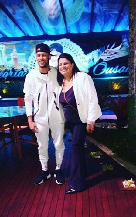 Neymar promove pôquer na sua casa (Crédito: Reprodução)