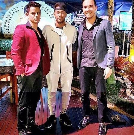 Neymar promove pôquer na sua casa (Crédito: Reprodução)