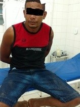 Homem tenta matar esposa com dois golpes de faca no pescoço é preso